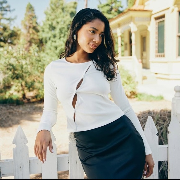 Backyard Roses - Charlotte Top - Picture 2 of 5